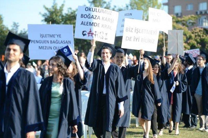 Boğaziçi Üniversitesi mezuniyet töreninde pankartlar konuştu
