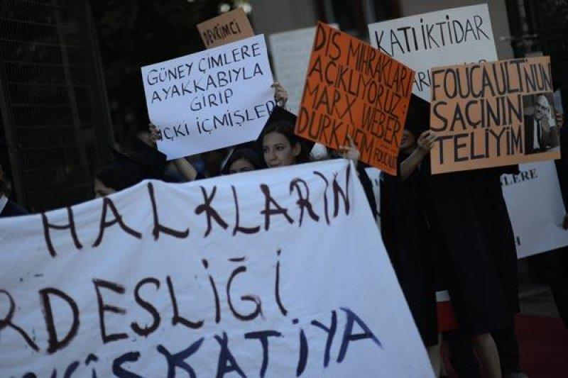 Boğaziçi Üniversitesi mezuniyet töreninde pankartlar konuştu