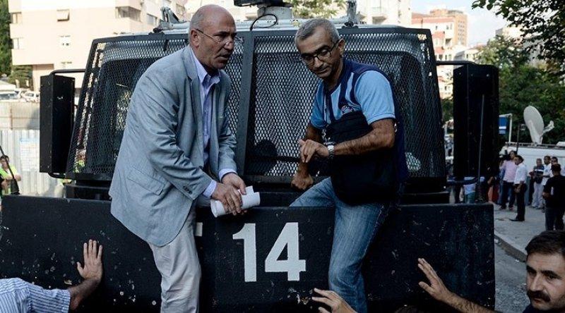 CHP'li Mahmut Tanal TOMA'nın üzerine çıktı