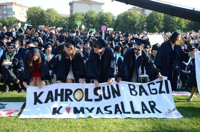 Boğaziçi Üniversitesi mezuniyet töreninde pankartlar konuştu