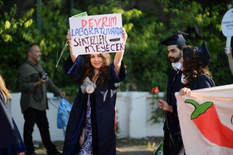 Boğaziçi Üniversitesi mezuniyet töreninde pankartlar konuştu