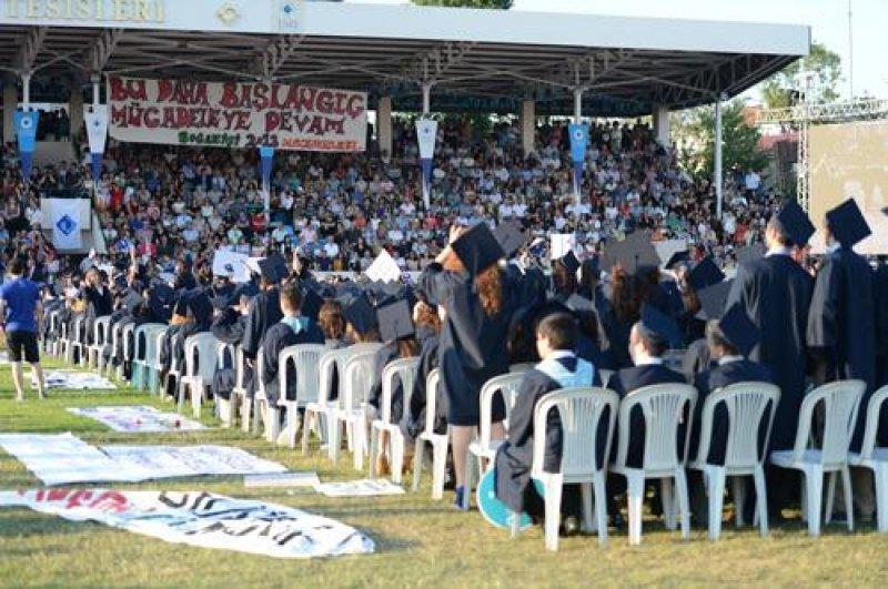 Boğaziçi Üniversitesi mezuniyet töreninde pankartlar konuştu