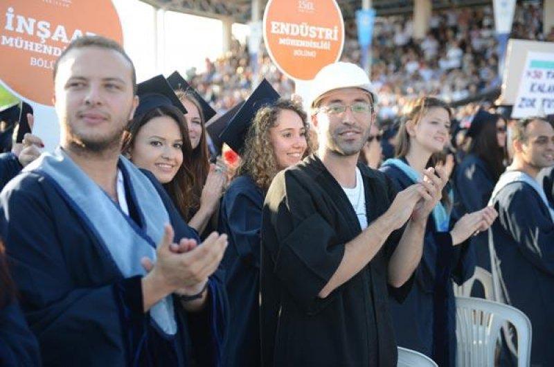 Boğaziçi Üniversitesi mezuniyet töreninde pankartlar konuştu