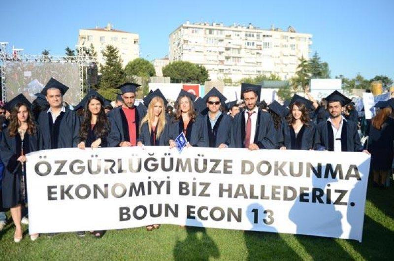 Boğaziçi Üniversitesi mezuniyet töreninde pankartlar konuştu