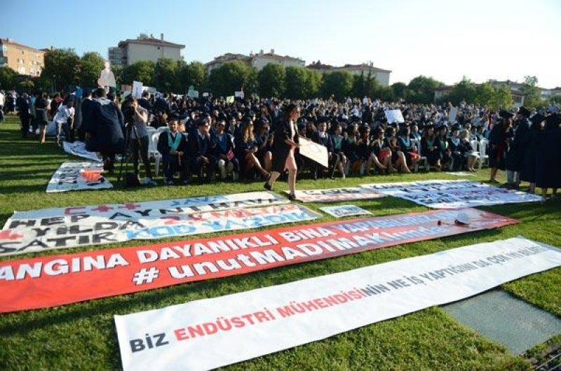 Boğaziçi Üniversitesi mezuniyet töreninde pankartlar konuştu