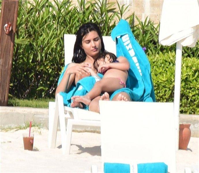 Tuba Büyüküstün tatilde