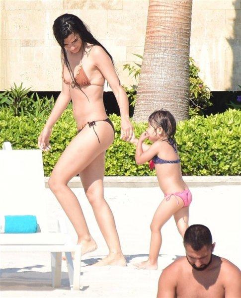 Tuba Büyüküstün tatilde