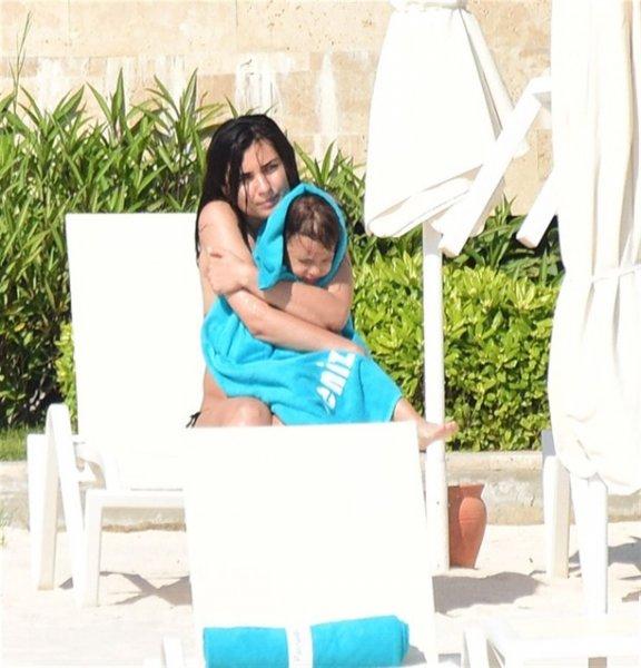 Tuba Büyüküstün tatilde