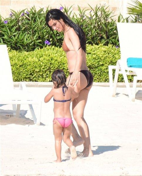 Tuba Büyüküstün tatilde