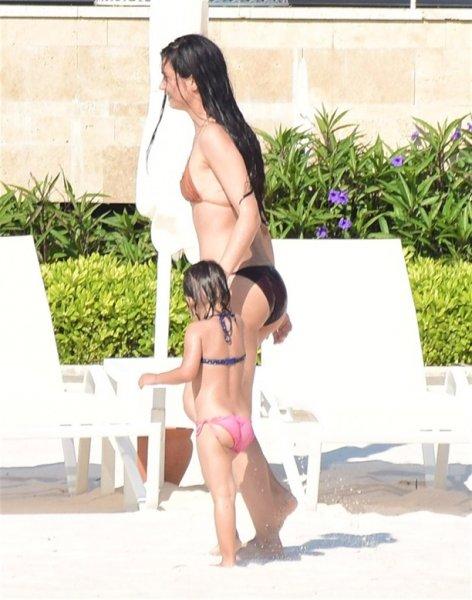 Tuba Büyüküstün tatilde