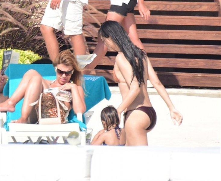 Tuba Büyüküstün tatilde