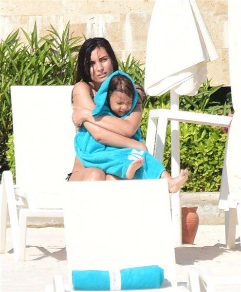 Tuba Büyüküstün tatilde