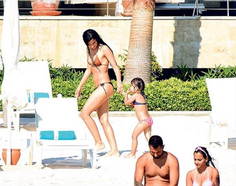 Tuba Büyüküstün tatilde