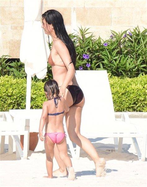 Tuba Büyüküstün tatilde