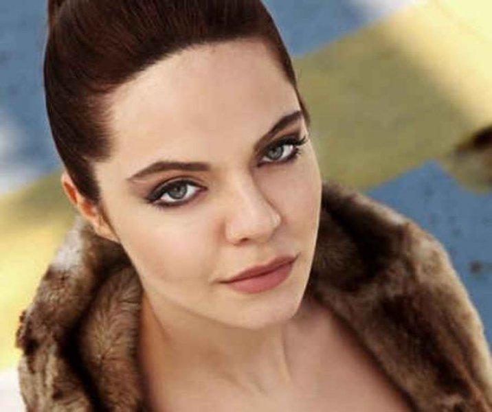 Karagül'ün Özlem'i Hilal Altınbilek tatilde 