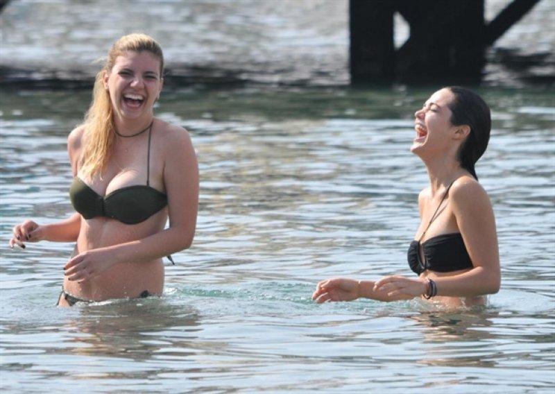 Karagül'ün Özlem'i Hilal Altınbilek tatilde 