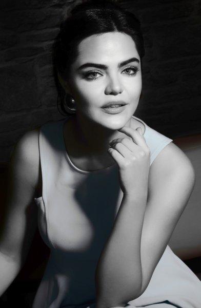 Karagül'ün Özlem'i Hilal Altınbilek tatilde 