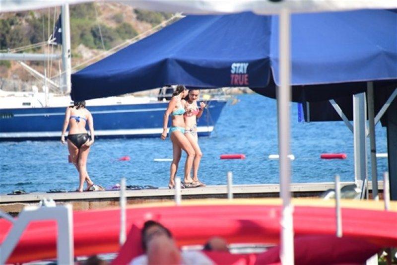 Damla Sönmez tatil sezonunu  Bodrum’da açtı