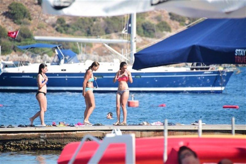 Damla Sönmez tatil sezonunu  Bodrum’da açtı
