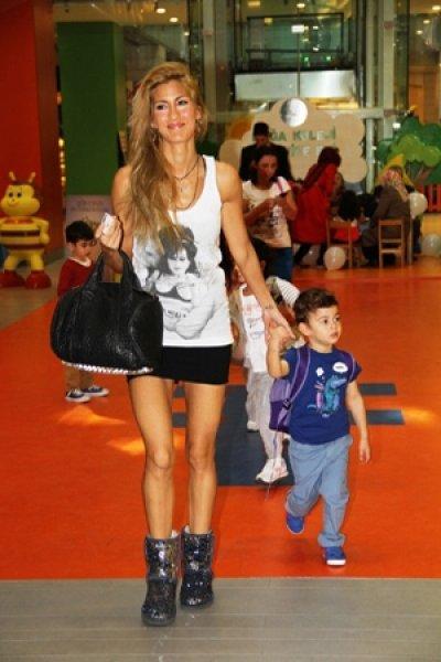 Vefalı gelin Çağla Şıkel