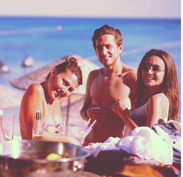 Damla Sönmez tatil sezonunu  Bodrum’da açtı