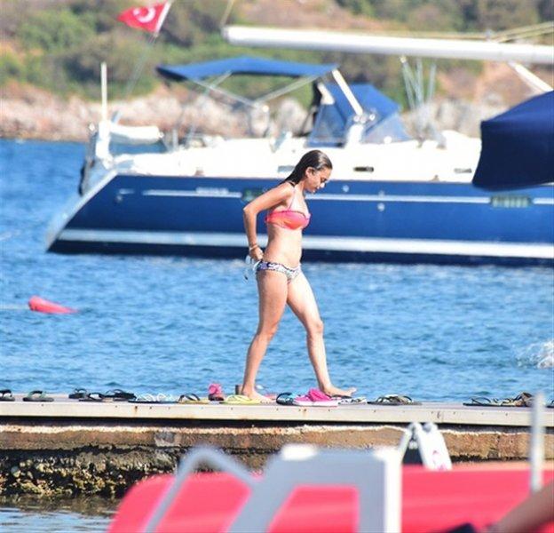 Damla Sönmez tatil sezonunu  Bodrum’da açtı