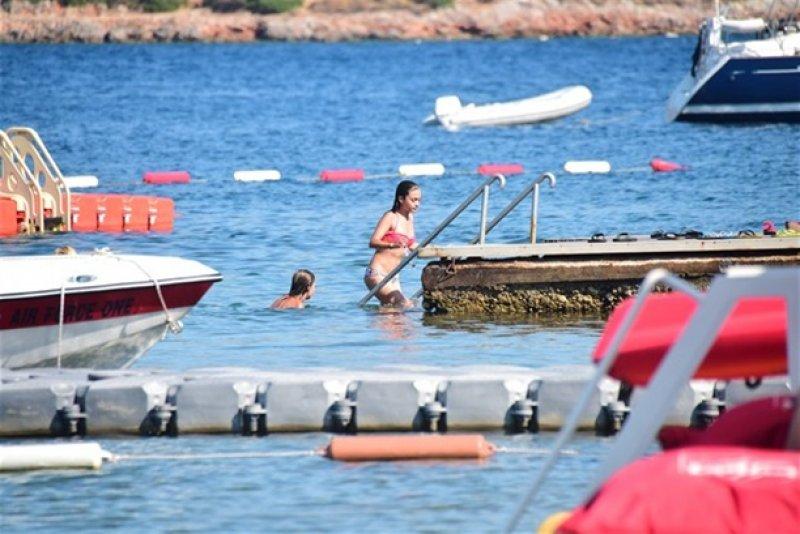 Damla Sönmez tatil sezonunu  Bodrum’da açtı