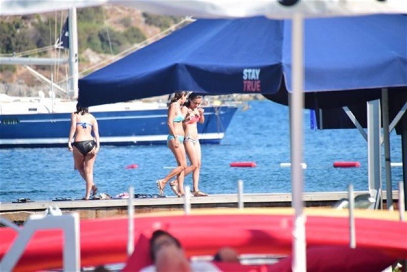 Damla Sönmez tatil sezonunu  Bodrum’da açtı