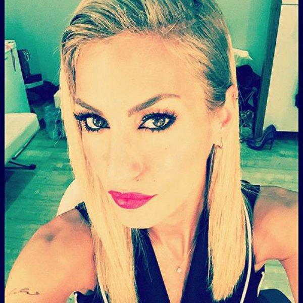 Vefalı gelin Çağla Şıkel