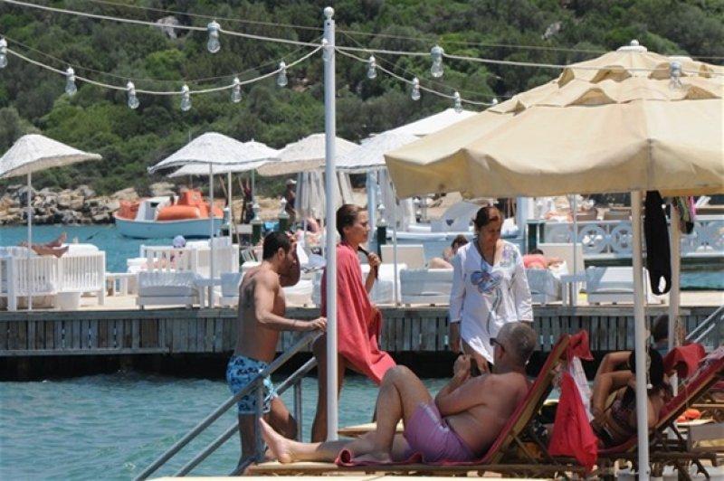 Demet Akalın Bodrum'da sezonu açtı 