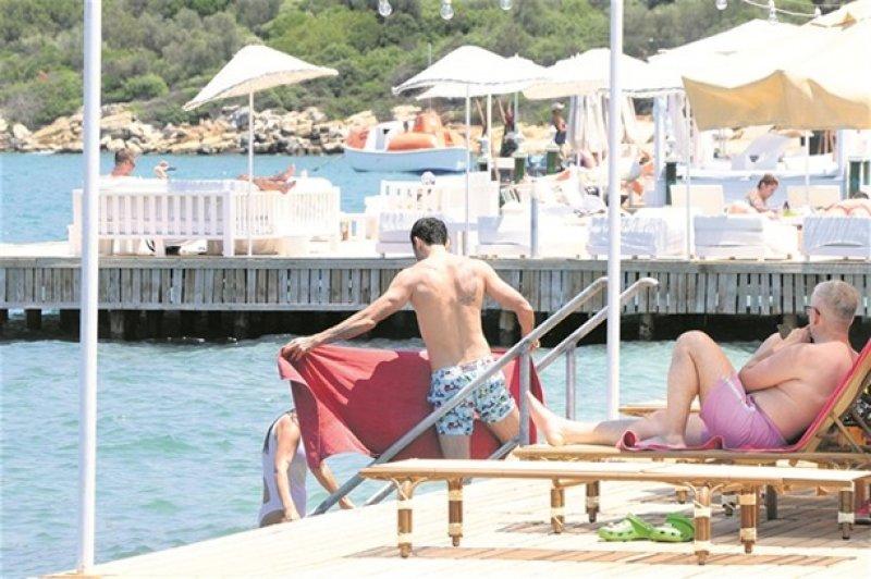 Demet Akalın Bodrum'da sezonu açtı 