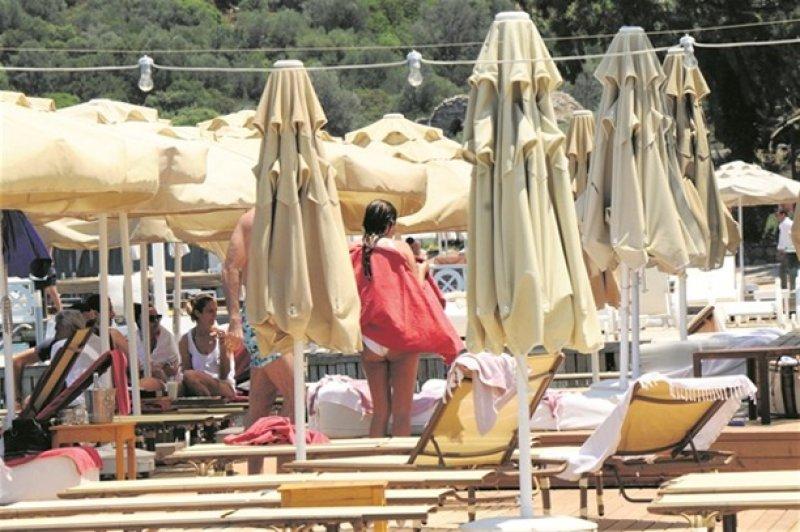 Demet Akalın Bodrum'da sezonu açtı 