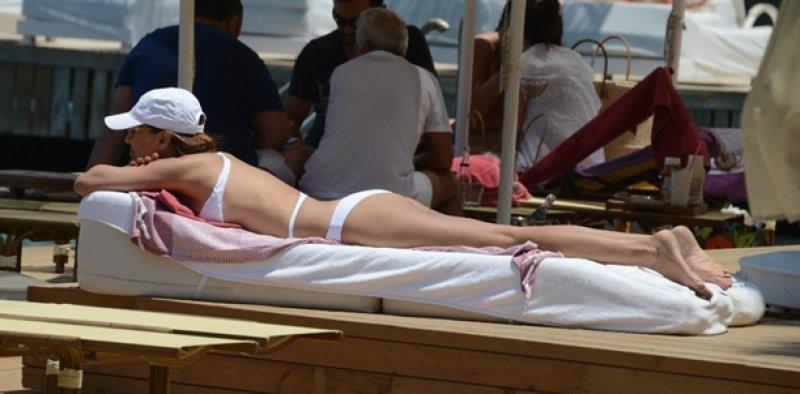 Demet Akalın Bodrum'da sezonu açtı 