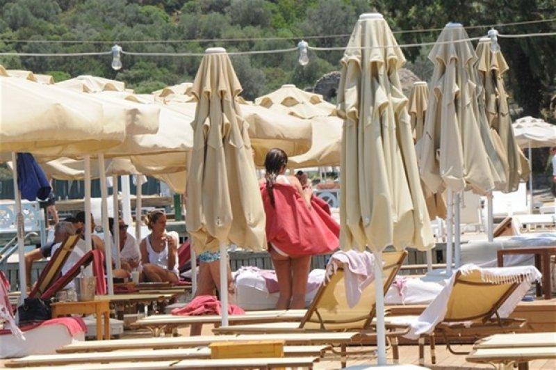 Demet Akalın Bodrum'da sezonu açtı 