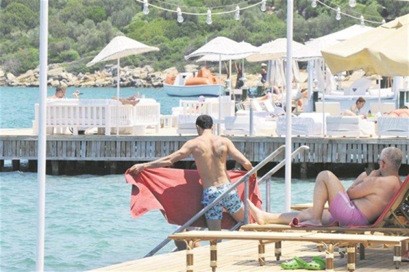 Demet Akalın Bodrum'da sezonu açtı 
