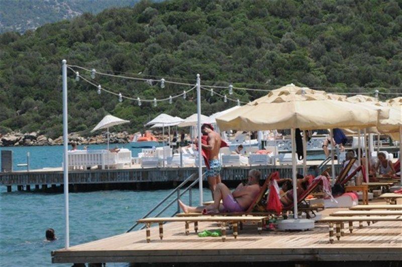 Demet Akalın Bodrum'da sezonu açtı 