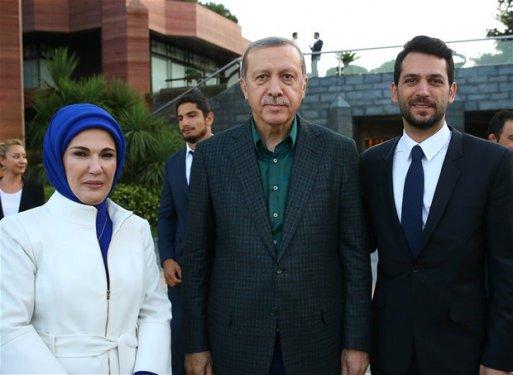 Cumhurbaşkanı Erdoğan sanatçılarla iftar yaptı