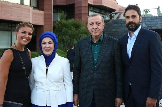 Cumhurbaşkanı Erdoğan sanatçılarla iftar yaptı