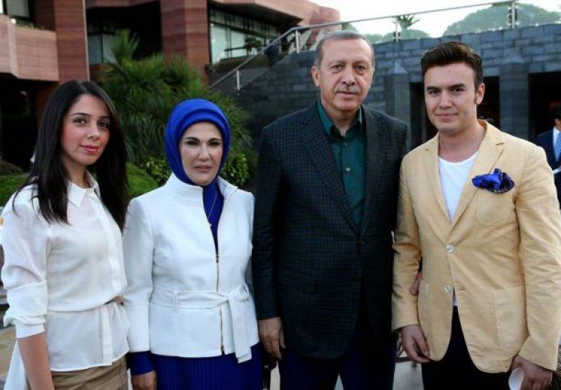 Cumhurbaşkanı Erdoğan sanatçılarla iftar yaptı