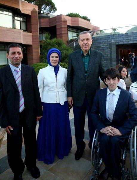 Cumhurbaşkanı Erdoğan sanatçılarla iftar yaptı