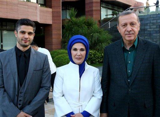 Cumhurbaşkanı Erdoğan sanatçılarla iftar yaptı