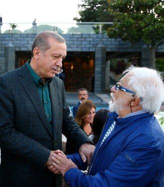 Cumhurbaşkanı Erdoğan sanatçılarla iftar yaptı