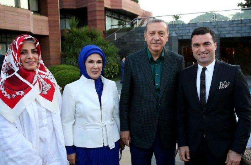 Cumhurbaşkanı Erdoğan sanatçılarla iftar yaptı