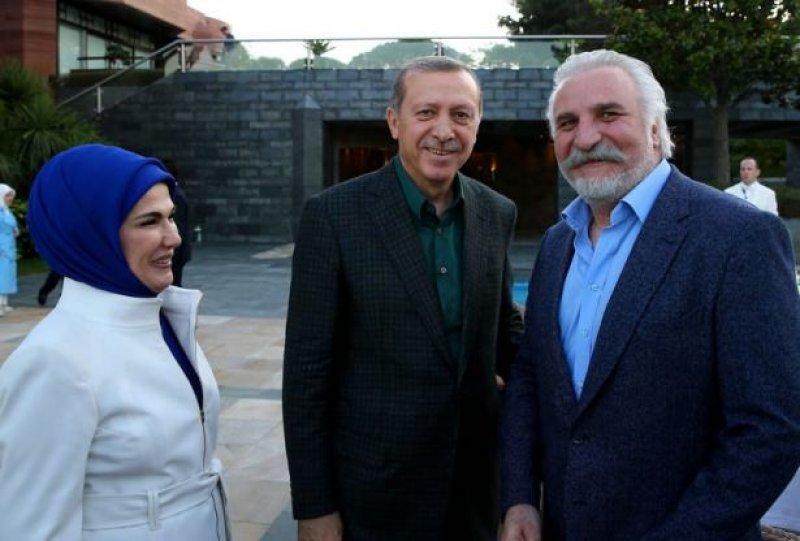 Cumhurbaşkanı Erdoğan sanatçılarla iftar yaptı
