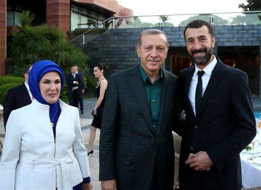 Cumhurbaşkanı Erdoğan sanatçılarla iftar yaptı