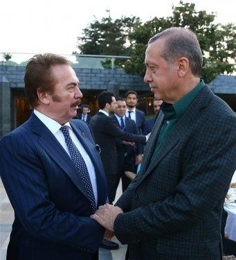 Cumhurbaşkanı Erdoğan sanatçılarla iftar yaptı