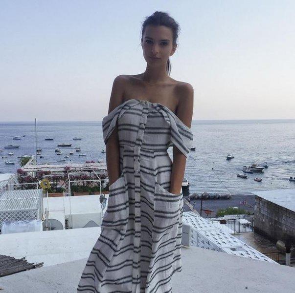 Ünlü model Emily Ratajkowski Instagram'da büyüledi