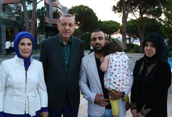 Cumhurbaşkanı Erdoğan sanatçılarla iftar yaptı