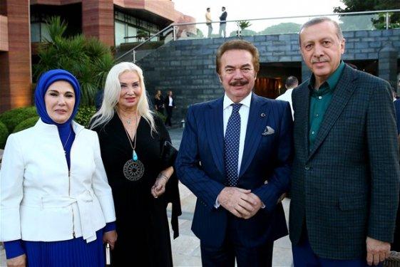 Cumhurbaşkanı Erdoğan sanatçılarla iftar yaptı