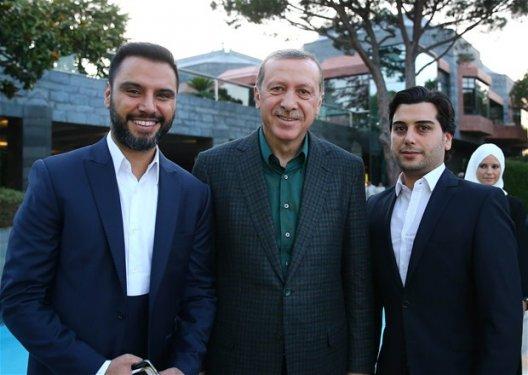 Cumhurbaşkanı Erdoğan sanatçılarla iftar yaptı